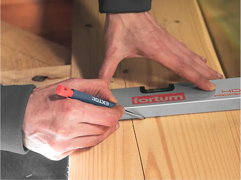 tužka-značkovač s pouzdrem a vyměnitelnou tuhou, O 2,8mm tvrdost HB