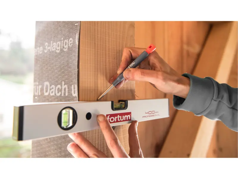 tužka-značkovač s pouzdrem a vyměnitelnou tuhou, O 2,8mm tvrdost HB