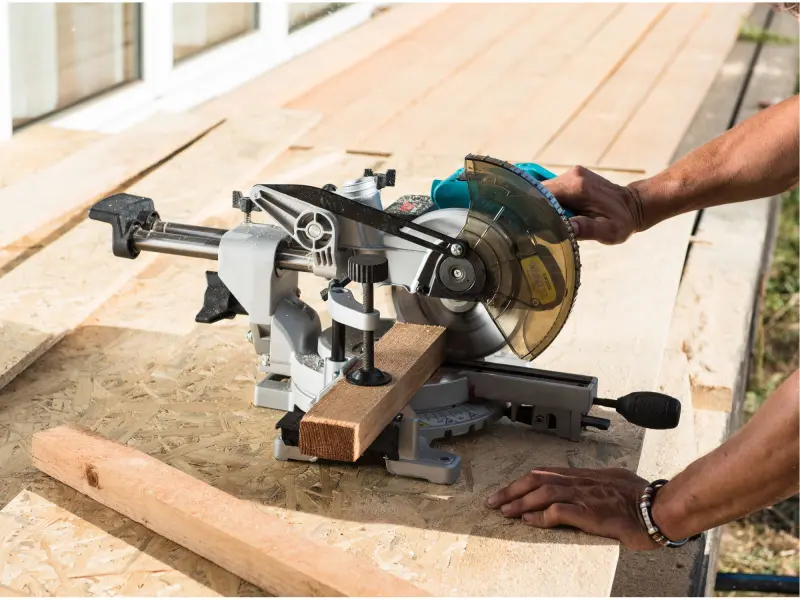 pila pokosová 185mm aku s laserem SHARE20V, BRUSHLESS, 20V Li-ion, 2Ah