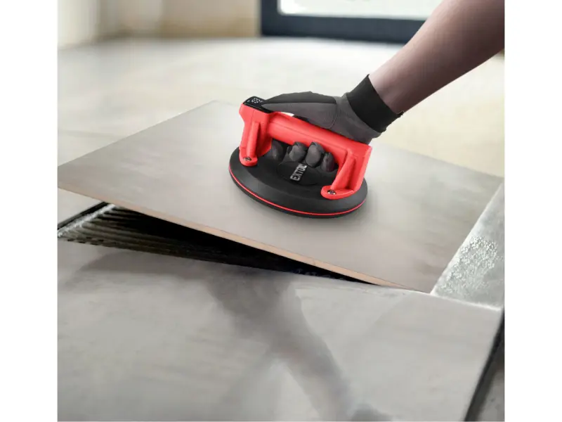 přísavka aku s automatickým udržováním podtlaku, USB nabíjení