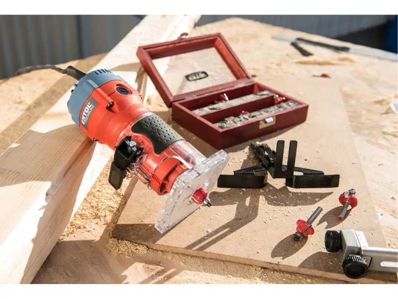 frézka ohraňovací, 510W