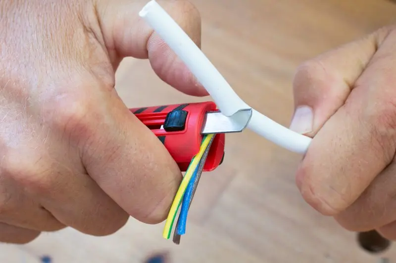 Odizolovač FESTA na kabely 8-13mm a vodiče 0,2-4mm