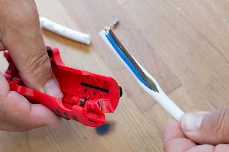 Odizolovač FESTA na kabely 8-13mm a vodiče 0,2-4mm