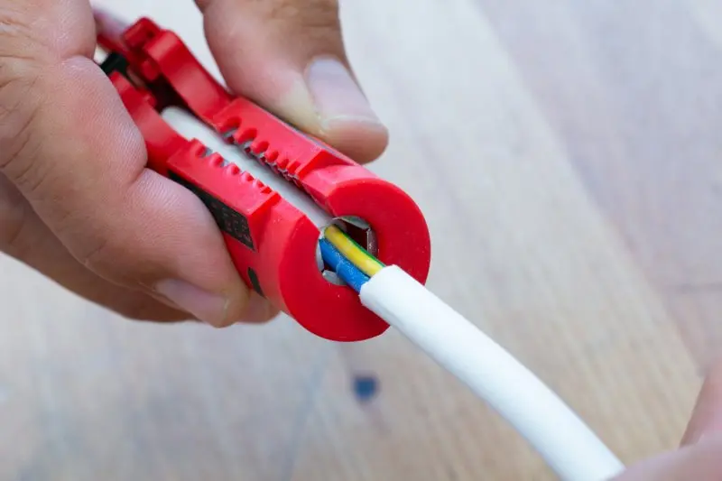 Odizolovač FESTA na kabely 8-13mm a vodiče 0,2-4mm