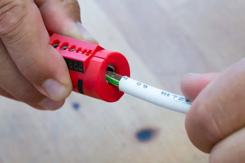 Odizolovač FESTA na kabely 8-13mm a vodiče 0,2-4mm