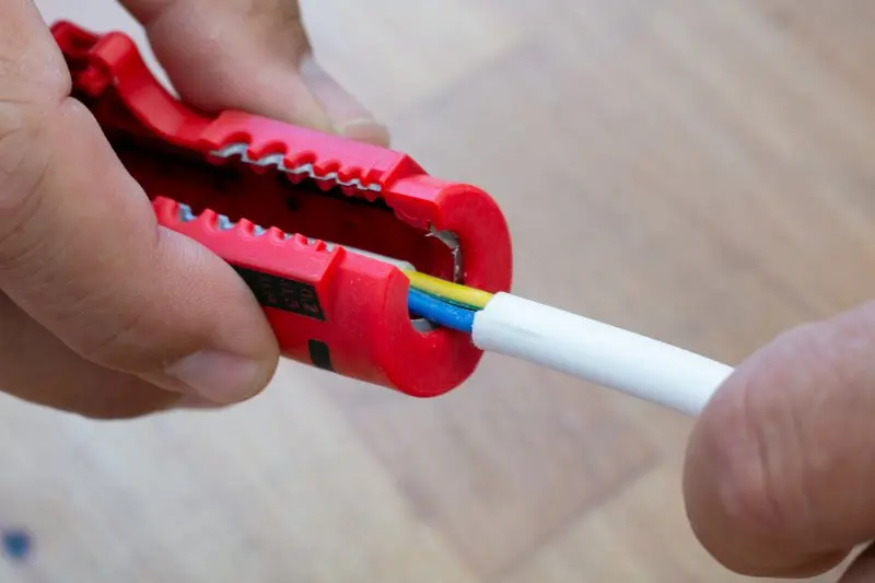 Odizolovač FESTA na kabely 8-13mm a vodiče 0,2-4mm