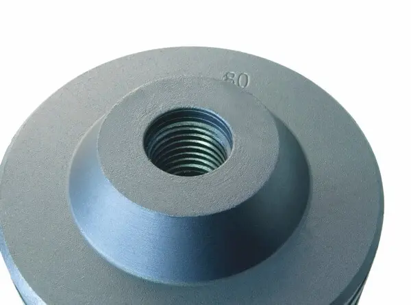 Korunka do betonu se závitem M 16, 100 mm