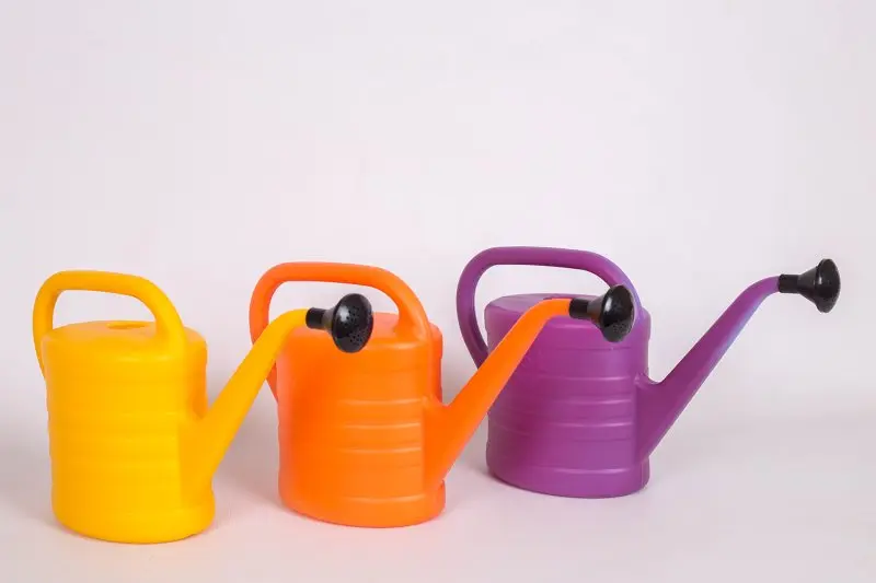 Konev plastová 5l s kropítkem