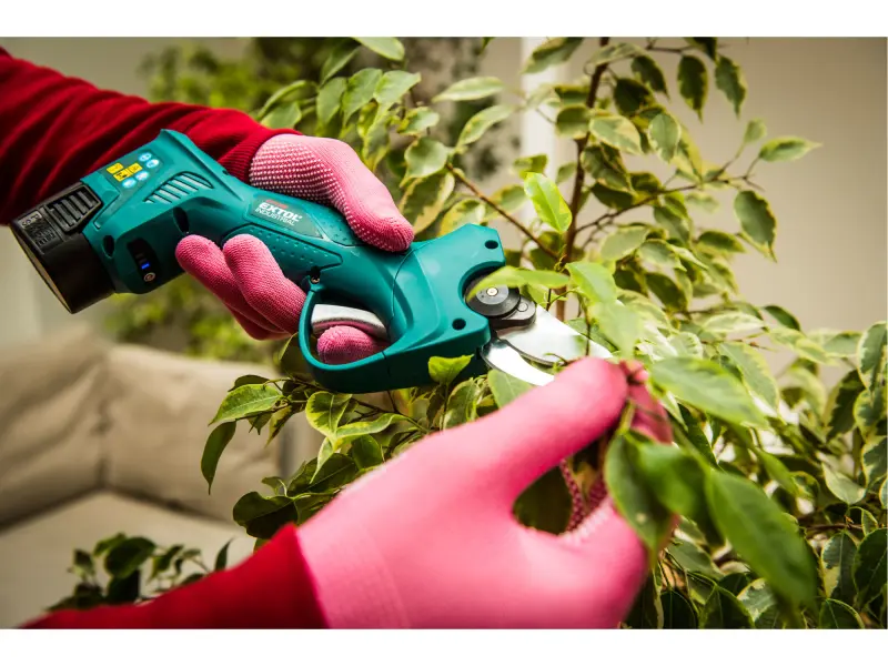 nůžky zahradnické aku, 16V Li-ion, 2×2Ah