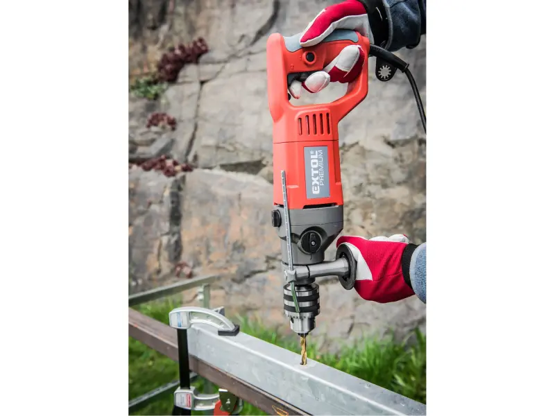 vrtačka s příklepem, 1050W