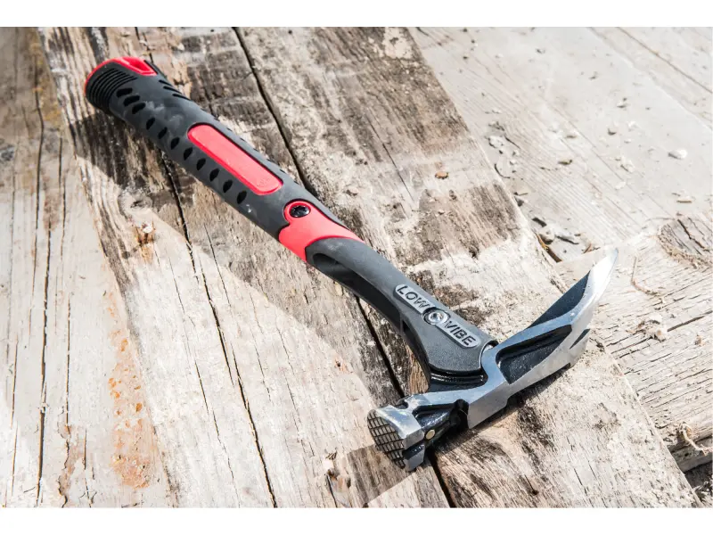 kladivo pokrývačské LOW-VIBE, 680g s magnetem