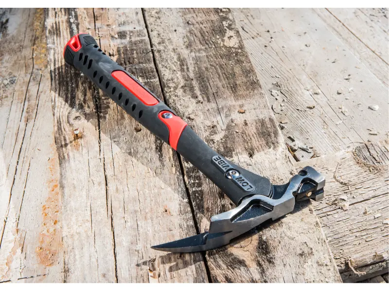 kladivo pokrývačské LOW-VIBE, 680g s magnetem