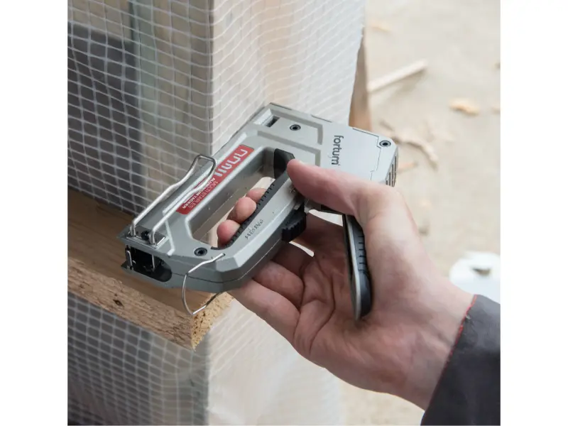 pistole sponkovací 6funkční, 6-14mm včetně 100ks spon