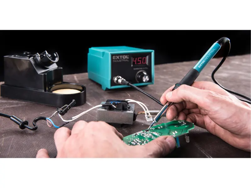 stanice pájecí s LCD a elektronickou regulací teploty a kalibrací