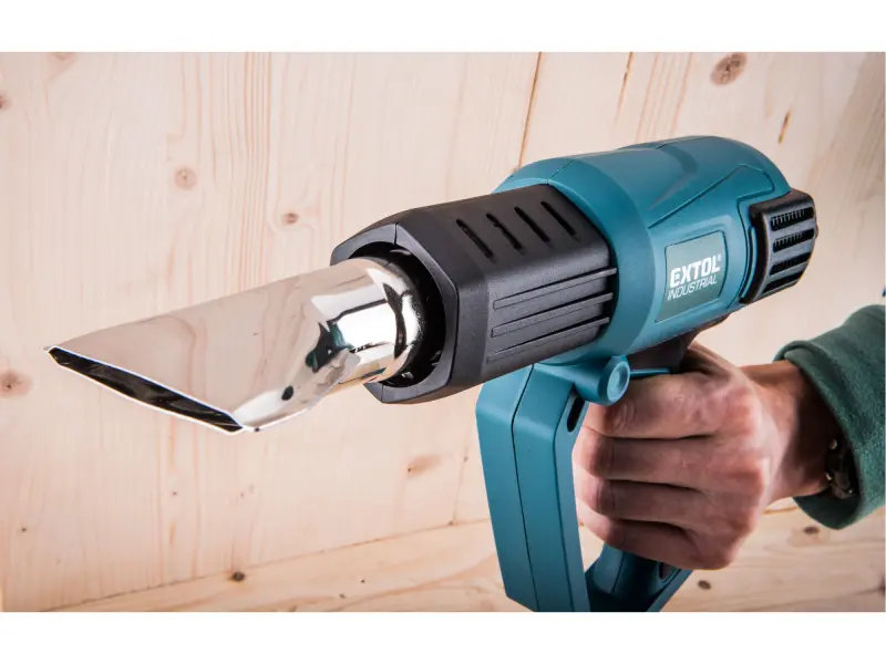 pistole horkovzdušná s plynulou regulací teploty a proudu vzduchu, 2000W