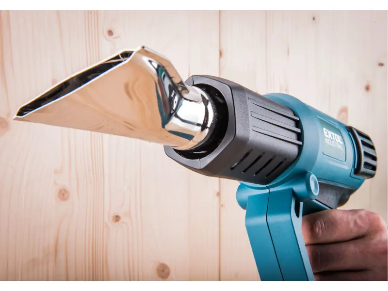 pistole horkovzdušná s plynulou regulací teploty a proudu vzduchu, 2000W