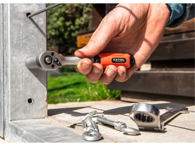 ráčna tvarovaná, 45 zubů, 1/4