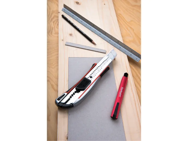 nůž ulamovací kovový s výztuhou, 25mm Auto-lock