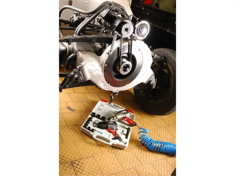 utahovák rázový, kompozit, pneu, 340Nm s hlavicemi, sada 15ks