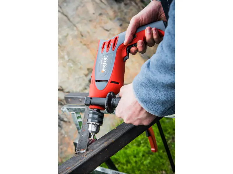 vrtačka s příklepem, 750W