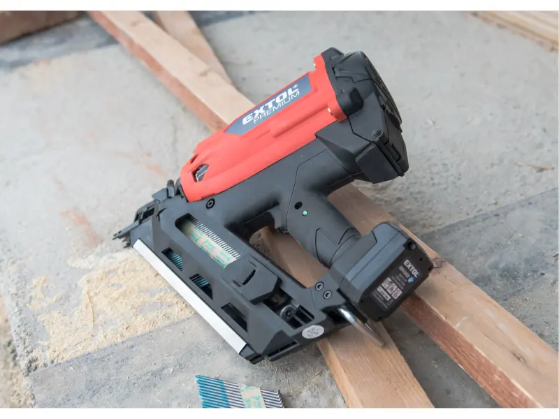 hřebíkovačka na konstrukce, plynová