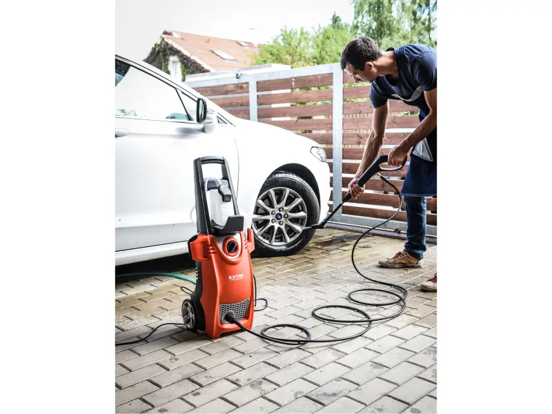 čistič vysokotlaký se samonasáváním vody a šamponováním, 140bar, 1800W