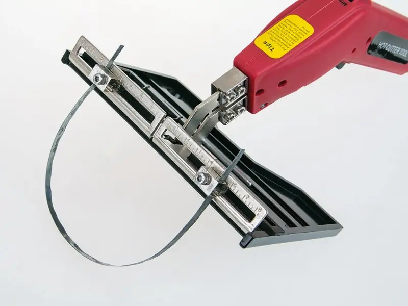 Vodící lišta pro řezáni polystyrenu