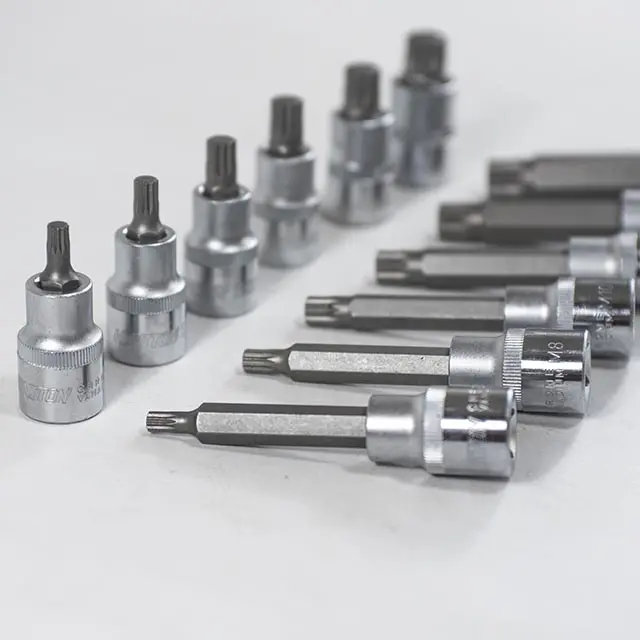 Sada zástrčných hlavic XZN 1/2” 12 dílů, plastové plato A