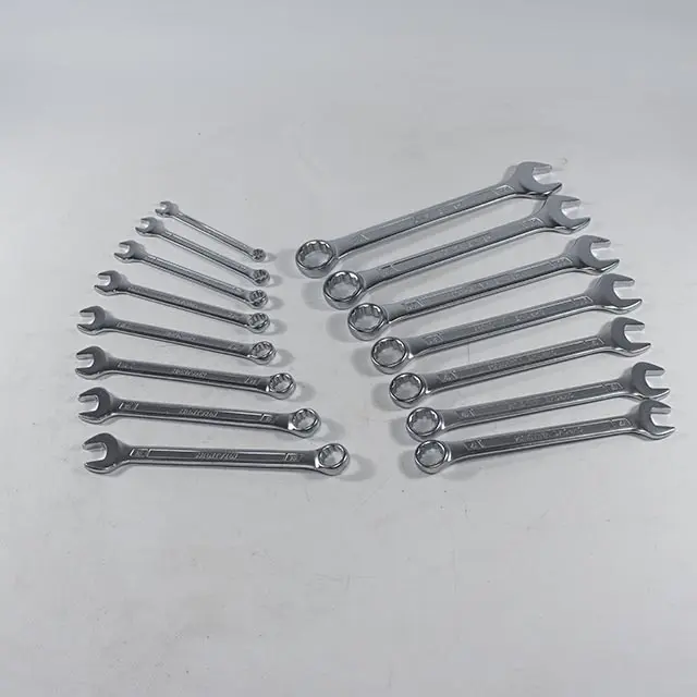 Sada očkoplochých klíčů 15 dílů - matných