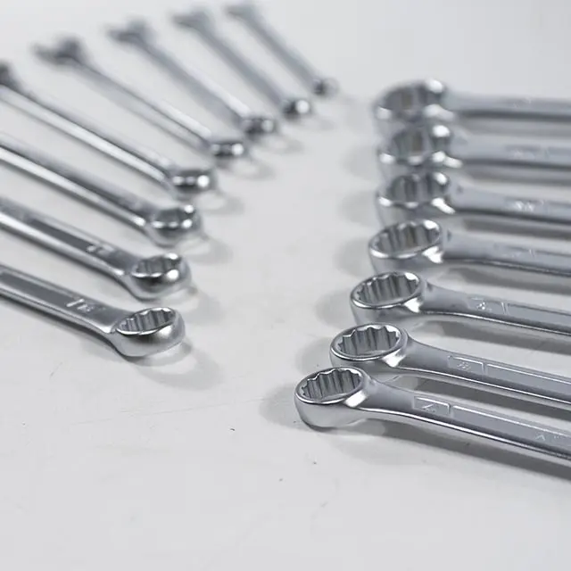 Sada očkoplochých klíčů 15 dílů - matných